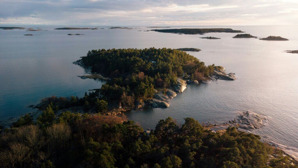 Secluded camping spot on a small island in Finland’s Archipelago National Park, surrounded by calm sea waters.